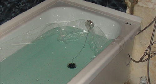 Установкой акрилового вкладыша | Куса